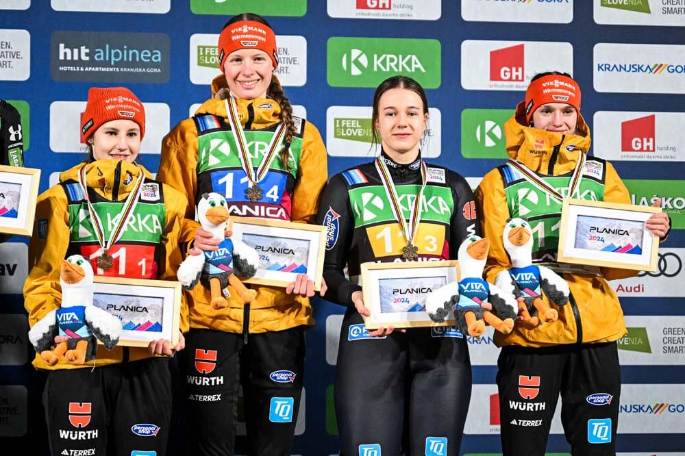 Deutsche Springerinnen um Kim Amy Duschek fliegen bei der Junioren-WM zu Bronze